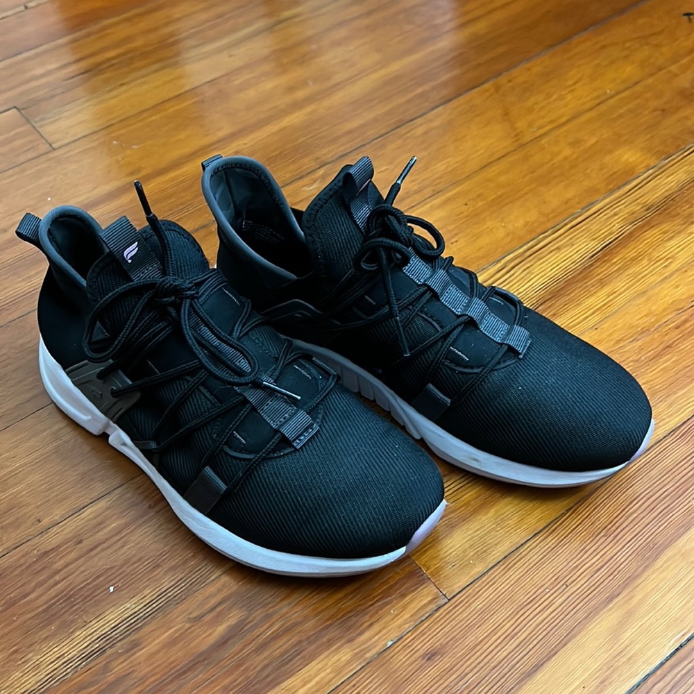 Black women fabletics shoes!